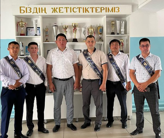 20 жыл бұрын мектеп қабырғасын аяқтаған 2003 жылғы мектеп түлектері келді