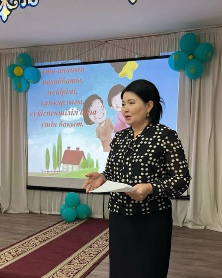 «Ұстаздың кәсіби іс-әрекетіндегі педагогикалық әдеп» тақырыбында сынып жетекшілермен семинар өтті.