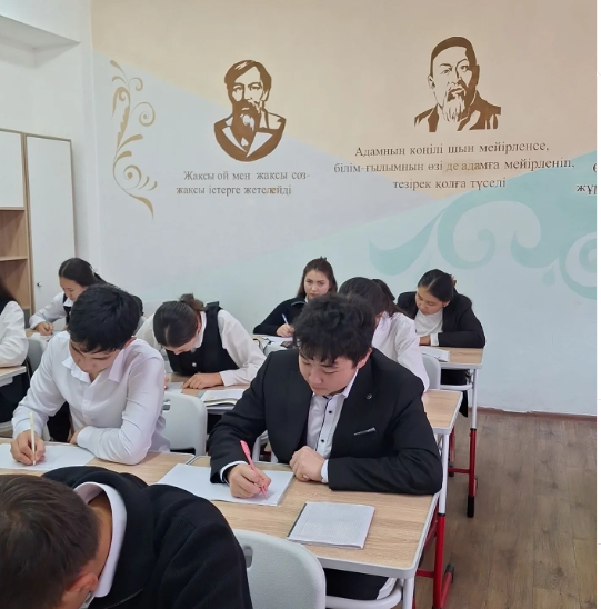 "Өз өмірін ғылымға арнаған адам-Қаныш Имантайұлы Сәтбаев" тақырыбында эссе жазды