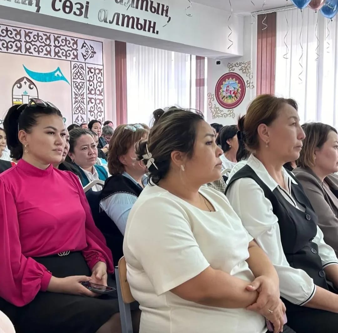 Тұрар Рысқұлов атындағы №20 мектебінде 17 ақпан күні педагогтар арасында "Интернет қауіпсіздігі" тақырыбында жиналыс өтті