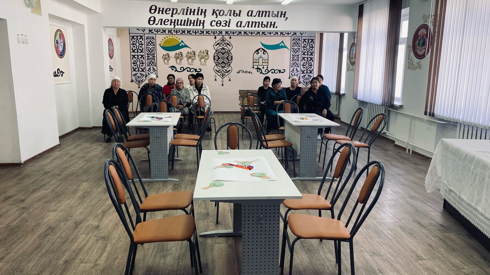 "Кәсіби бағдар: Ата-аналарға жоғары және кәсіптік білім туралы ақпарат беру"