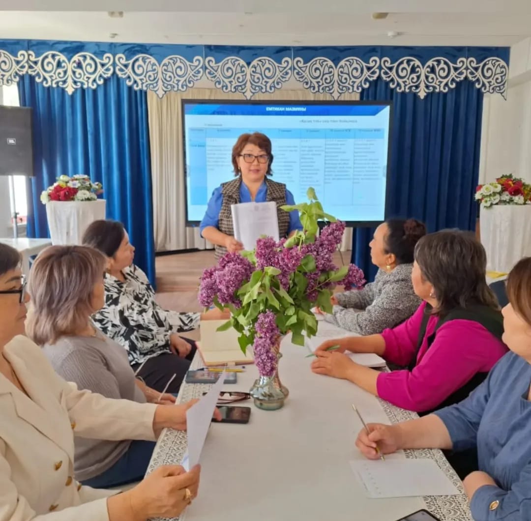 «Қазақ тілі» және «Қазақ тілі мен әдебиеті» пәндерінен емтихан өткізу тәртібін түсіндіру жиналысы