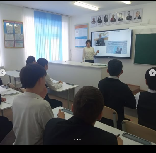 Қазақстанның еңбек сіңірген қайраткері Намазалы Омашұлына арналған «Атақты адамдар әлеміне саяхат...» атты танымдық сағат өтті.