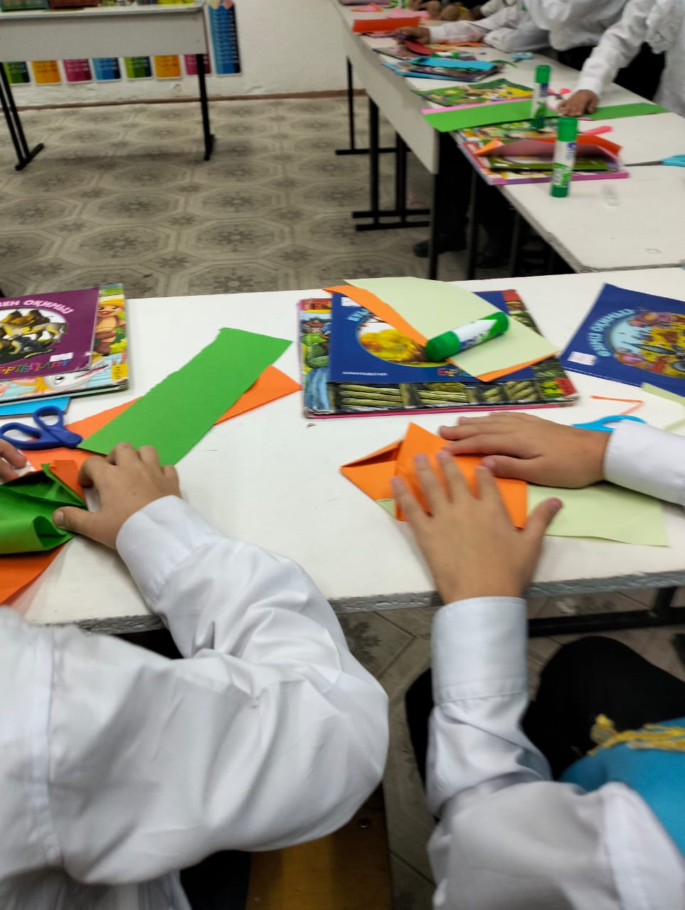 «Өз қолымен жасалған бетбелгі – досқа сыйлық»