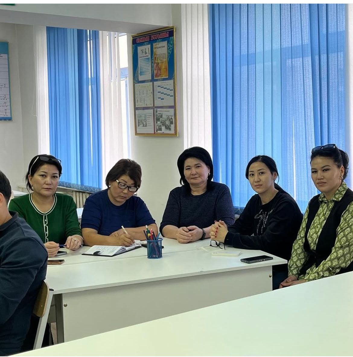 «Ұстаздың кәсіби іс-әрекетіндегі педагогикалық әдеп «Педагог дауысы» тақырыбында ашық брифинг өткізілді.