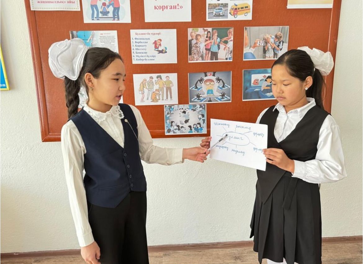 “Жасампаздық және жанашылдық” айлығы барысында “Буллингтен қорған” тақырыбында 1-11 сынып жетекшілері бірыңғай тәрбие сағаттарын өтті.