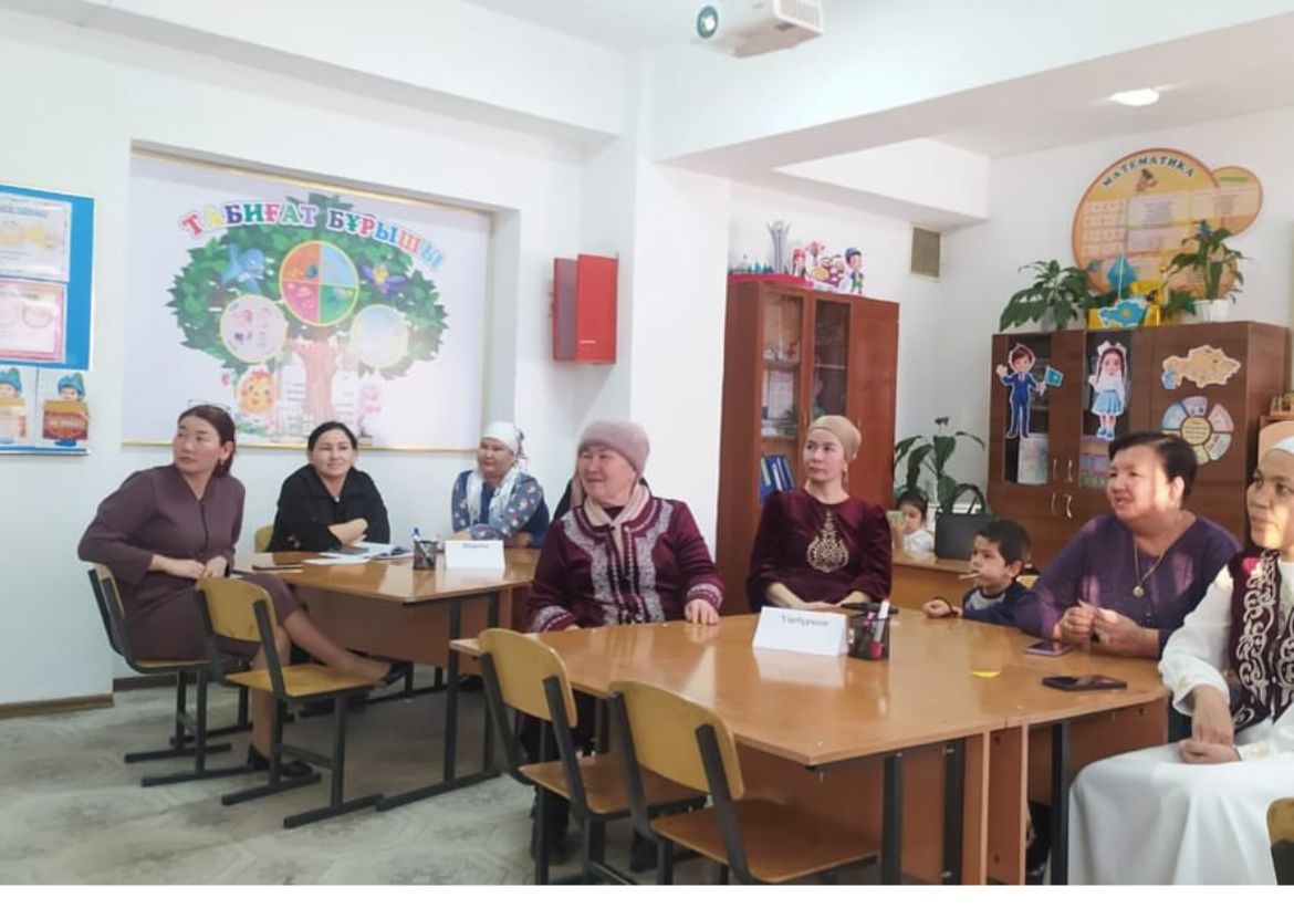 «Отбасылық келісімнің кепілі—сенімді қарым қатынас» тақырыбында бастауыш сынып мұғалімі Р.Бахтыбаева ата—аналар жиналысы өткізді.