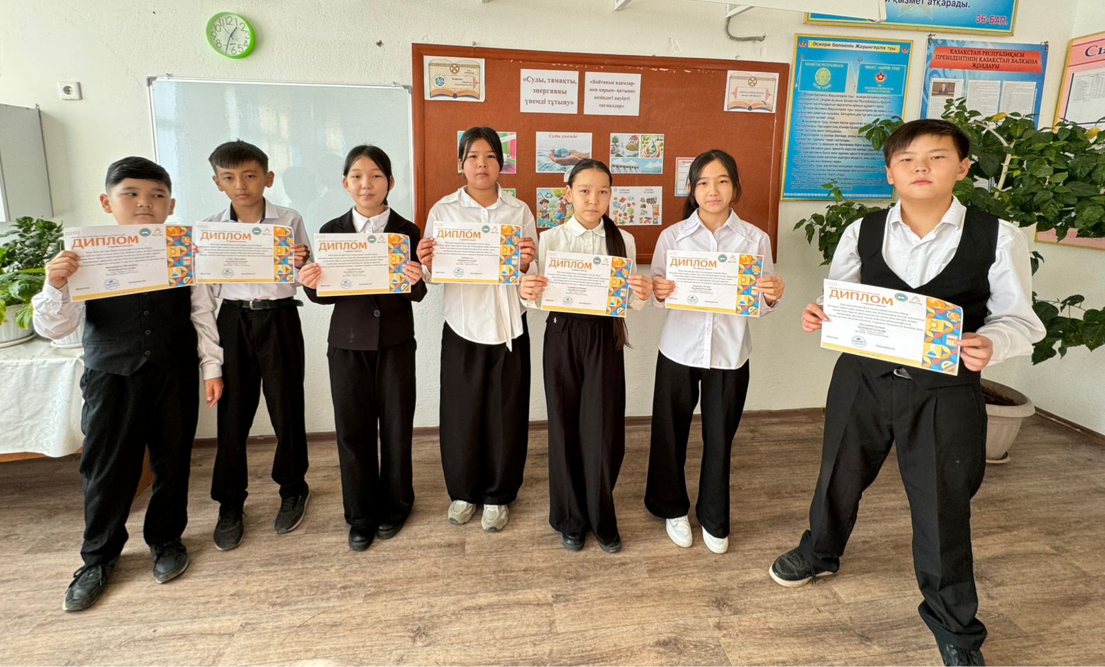 Ағымдағы 2025 жылдың 25 қазан күні 7 "Ә" сынып білім алушылары Қазақстан тарихы пәнінен "Бастау" ұлттық сайысына қатысып, І,ІІ,ІІІ дәрежелі дипломмен марапатталды.