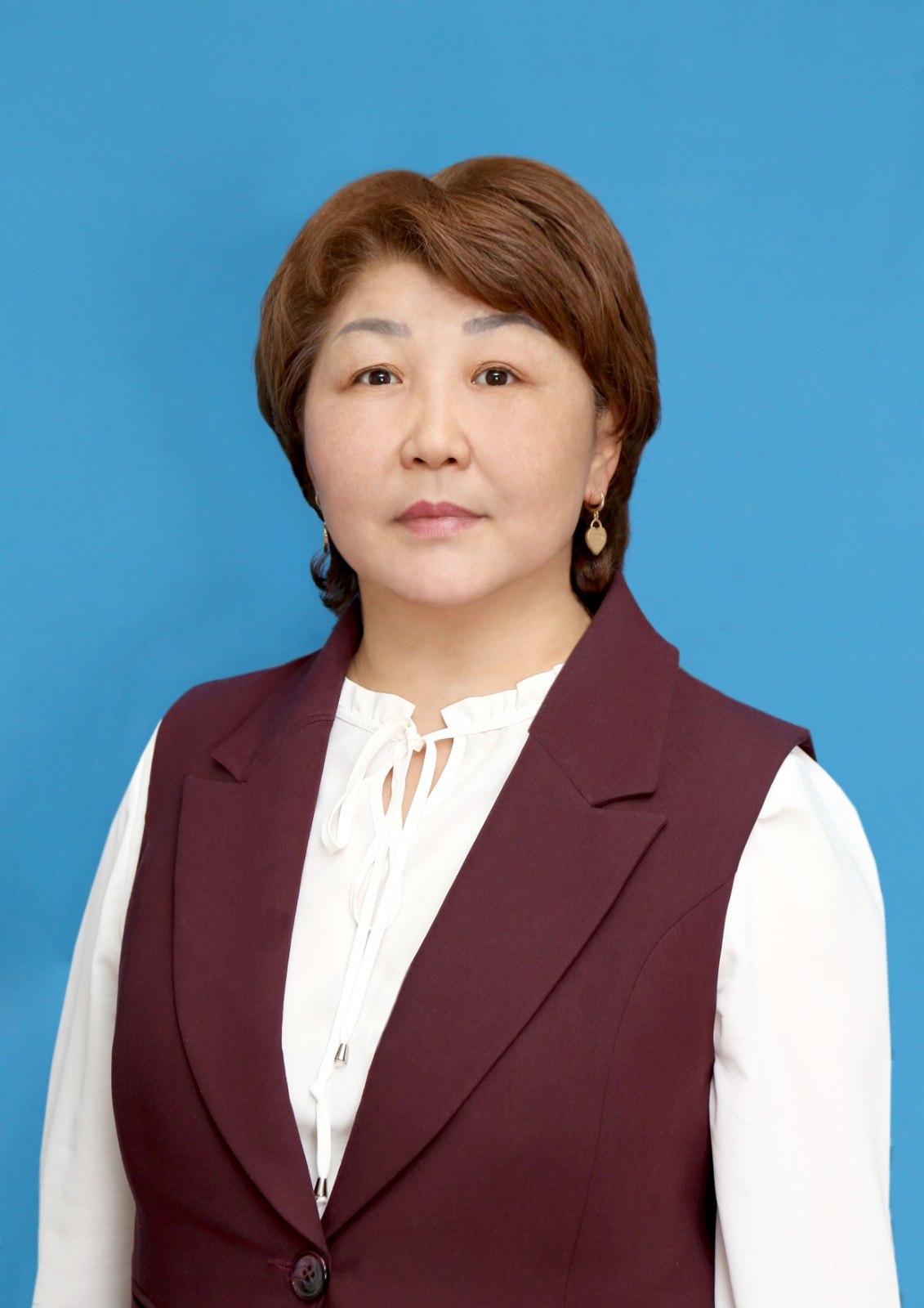 Директордың оқу ісі жөніндегі орынбасары Демесинова Сагынкуль Демесиновна